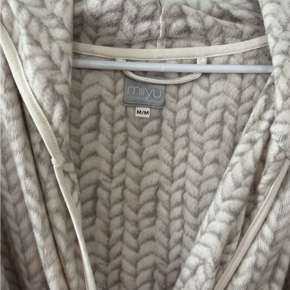 Miyu Fleece Robe - Picture 7 of 7